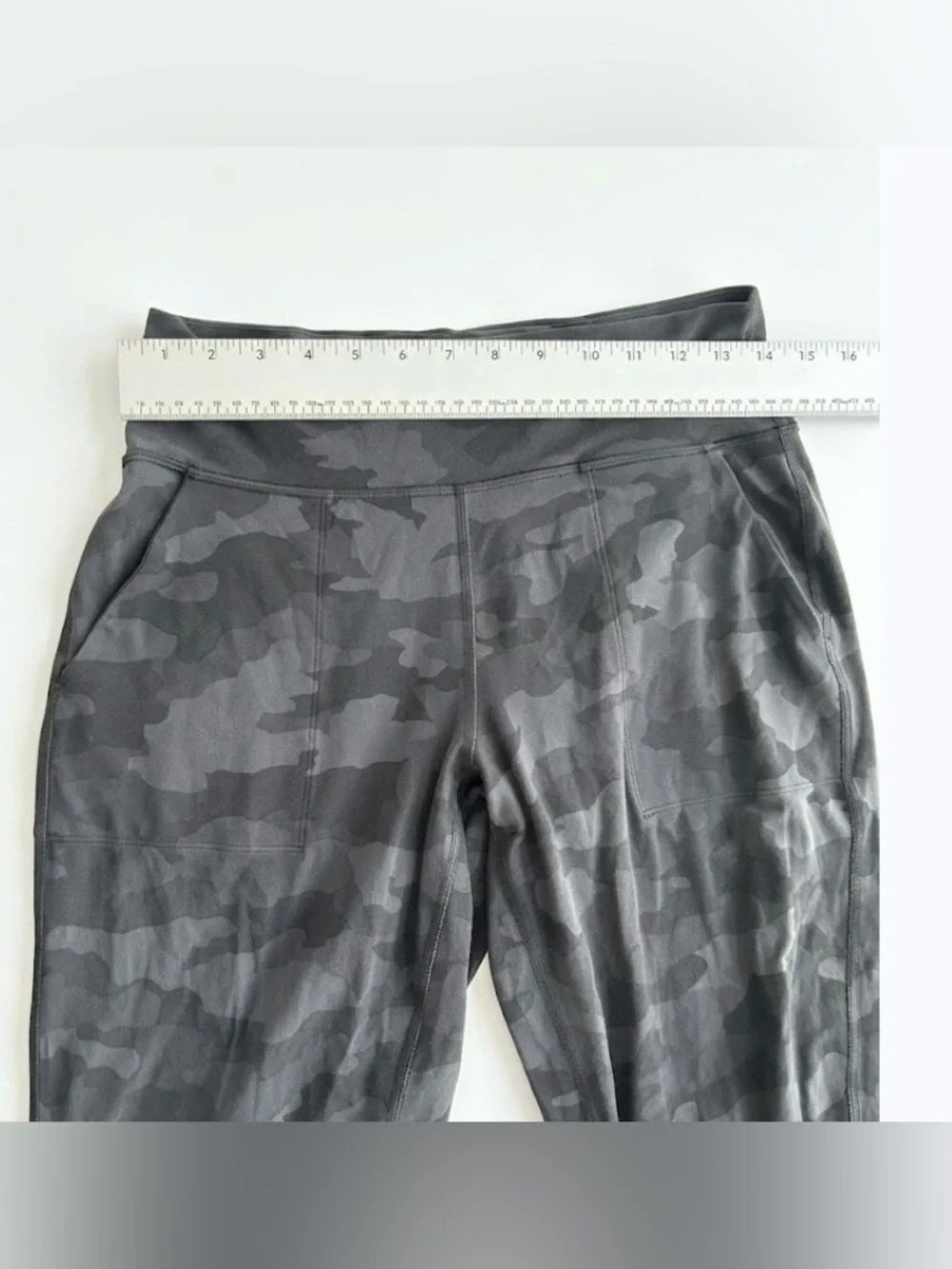 lululemon athletica Black Camo Joggers size 8